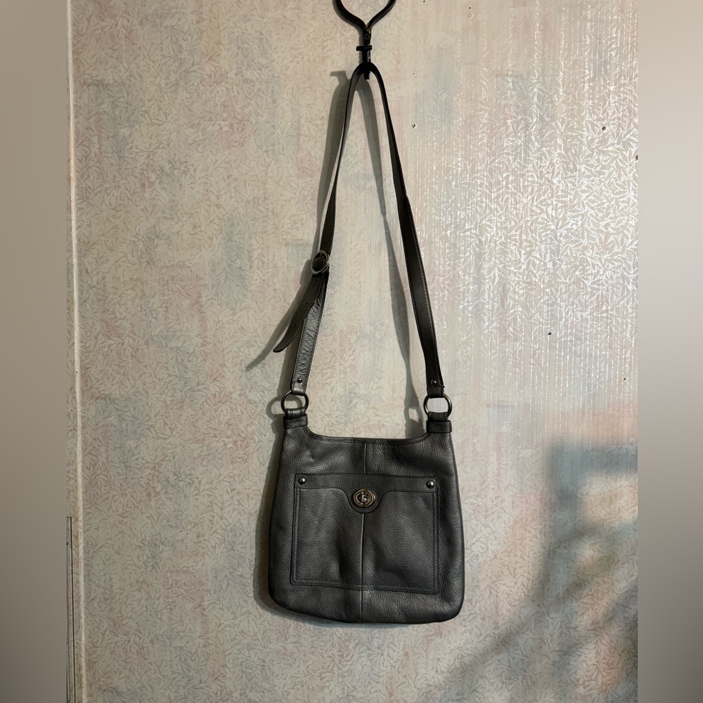 Coach Penelope Swingpack Crossbody Bag In Silver Pebbled Leather, Model F16533.